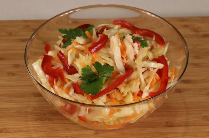 Быстрая капуста с перцем морковью и луком