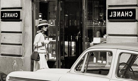 Габриэль родился в городке г. Сеймур, Франция