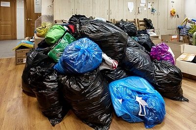 Мешки с хламом